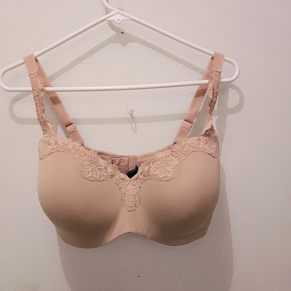 Le Mystere Lace Accent Cream Bra